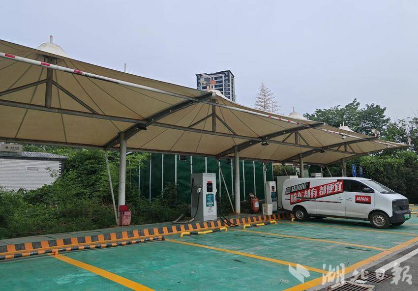 “桩桩”连民心 嘉鱼便民充电设施建设为“民生幸福”续航(2).docx