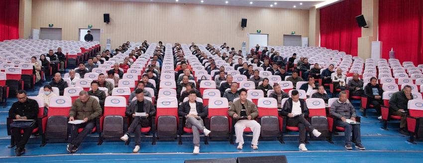 云梦住建局搭台！223名“泥巴匠”学技拿证，就业路更宽(日报).docx