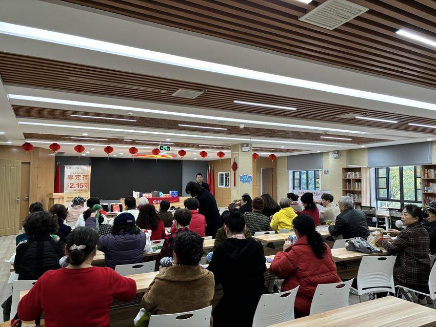 （1209江汉区汉兴街道江汉里社区）社区携手银行 怀抱温暖本心.doc