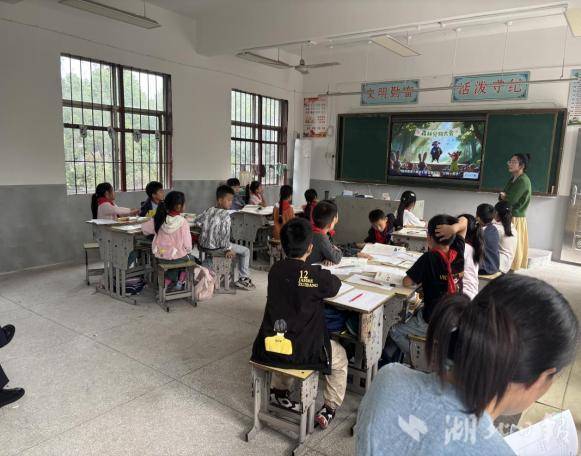 2025年秋畈雄小学教联体“课内比教学”赛课活动简报(1).docx