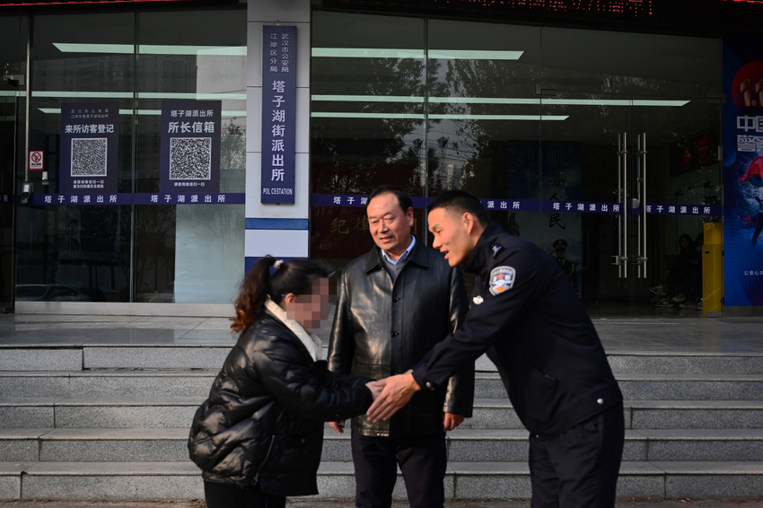 20251216派出所里的“调解室” 让纠纷化解更有温度.docx