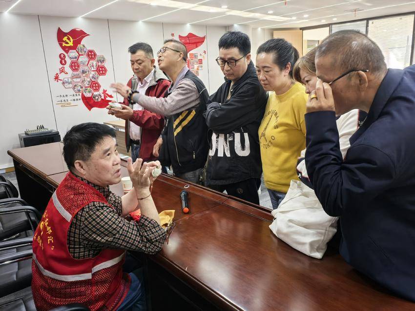 现场互动踊跃   居民点赞够味   黄石港区收藏艺术进社区暨区文艺夜校第七期培训活动精彩举办.doc