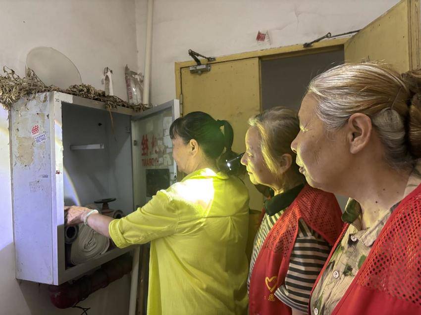 12年！4个人！8900户的“守护密码”藏在这周三夜晚.docx