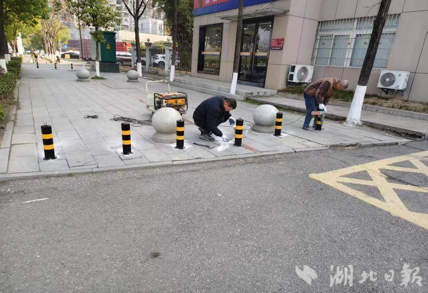 罗家桥街道：安装障碍柱，为安全加分.docx