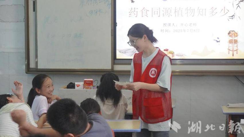 暑假学堂”爱心托管班“-光合育苗：呵护每颗“好奇心”种子，生命之光在行动.docx