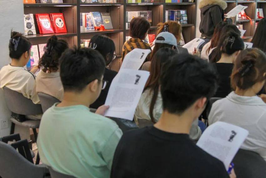 东湖读吧“书香长江”阅读周主题活动  “红色正青春·筑梦新时代”青春读书会暨武汉书展参观考察(2)(1).docx