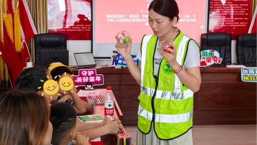 社工筑防线·志愿伴成长——青少年健康安全守护行动.docx