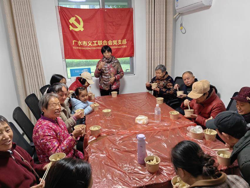 “重阳敬老饺香传情·社区同心共话安康”双桥社区用爱暖了老人心（图文）.docx