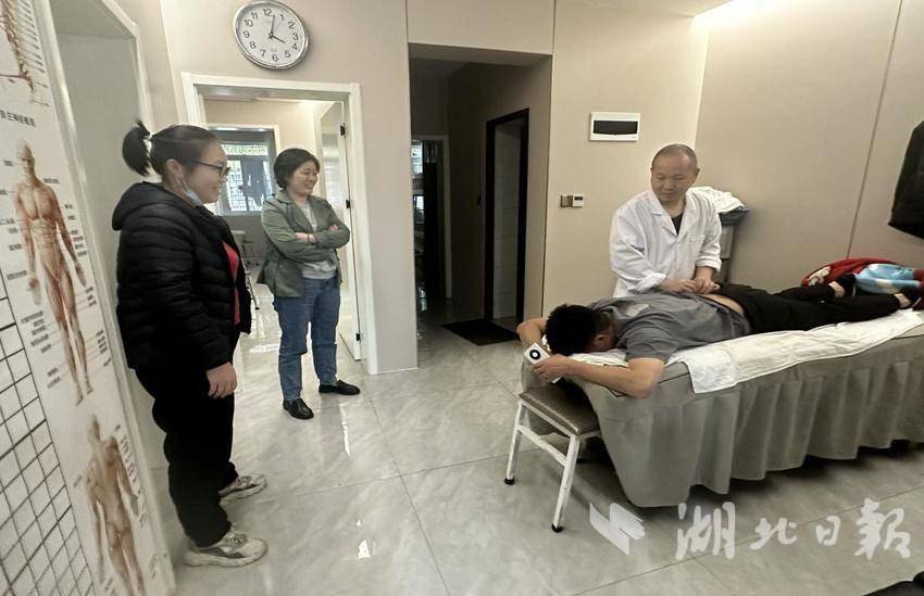 茅箭区残联深入盲人按摩机构进行走访调研.docx