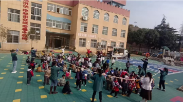 18  非遗“泡”出彩 ——泽林镇实验幼儿园师生动手炸泡果传承家乡味.docx