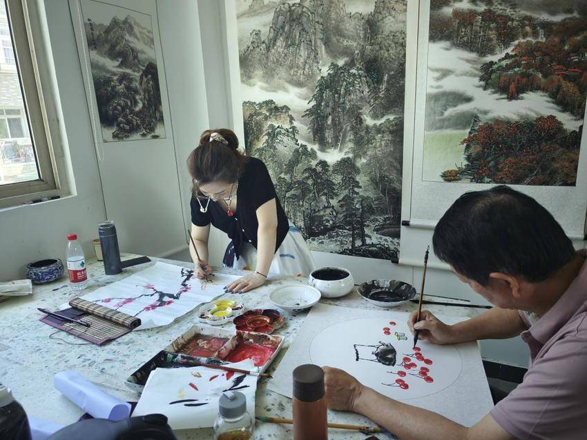 书香润社区 丹青绘未来——堤角社区书画沙龙开班仪式暨名家作品鉴赏会成功举办.docx