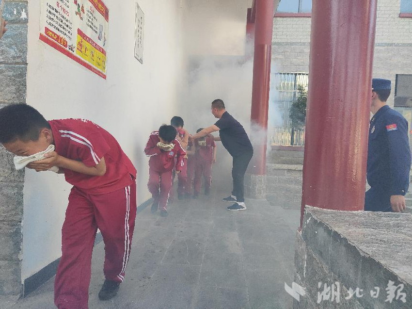 武当山特区武术推广中心联合消防救援大队深入武术馆校进行消防安全知识培训暨逃生演练.docx