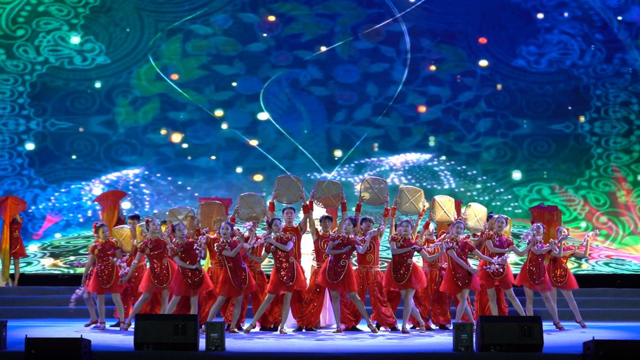 【图文】宜昌长阳：“巴风土韵”耀资丘 非遗传承展活力.docx