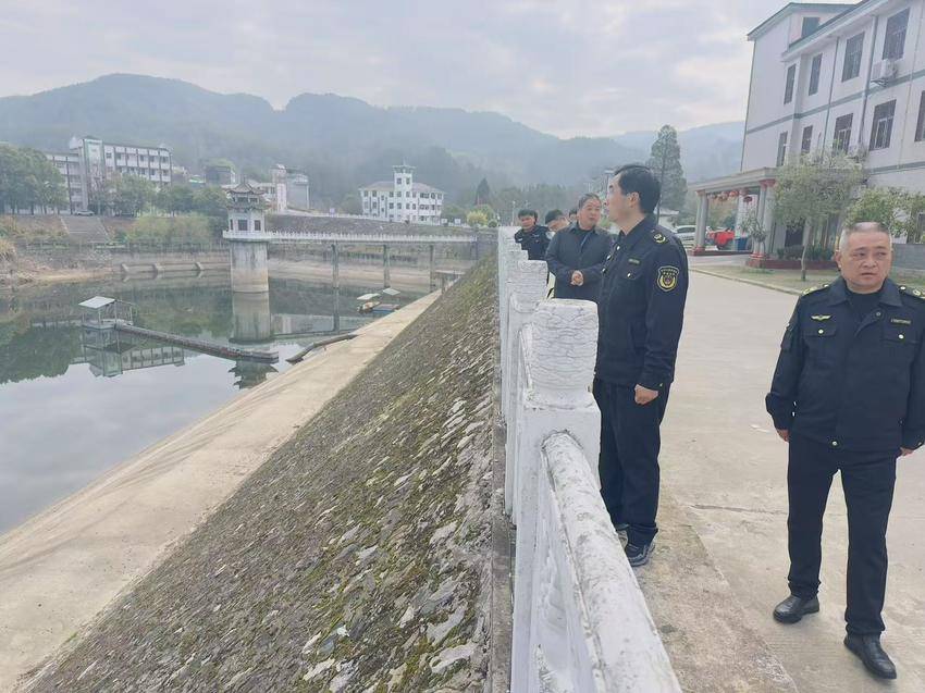 罗田县市场监管局白庙河所“清风行动”.doc