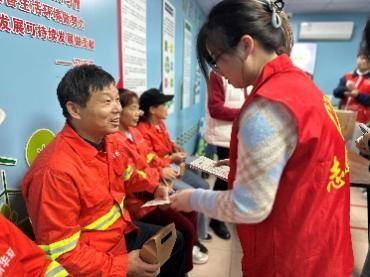 新华街道携手多方力量，温情致敬“城市美容师”：环卫工人节公益行动传递社区暖意.docx