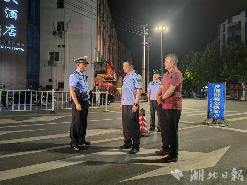 广水交警组织开展夏夜治安巡查宣防第二次集中统一行动