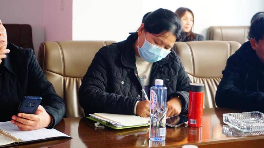 2023.11.28江汉区满春街道：人大代表进市场 同心企业汇思享.docx