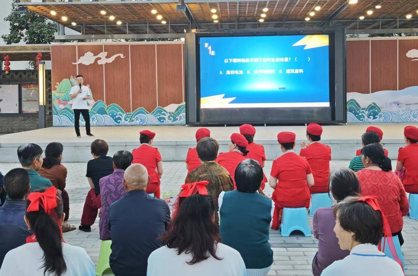 市巾帼志愿者协会开展“清洁家园 从你我做起”夜话活动.doc