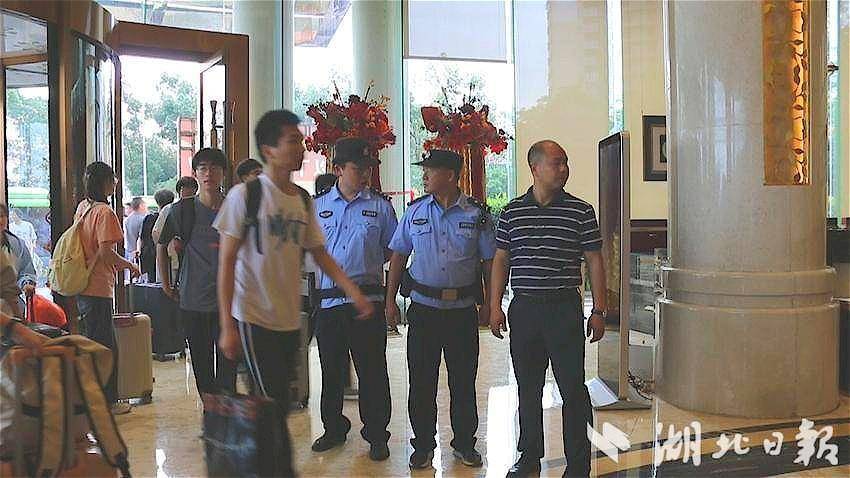 蕲春县公安局工作专班驻守考生入住的酒店