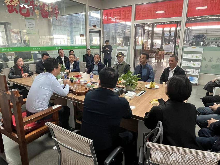 4.3商会送温暖 爱心献家乡  广东省湖北麻城商会到鼓楼街道走访企业暨慰问福利院活动.docx