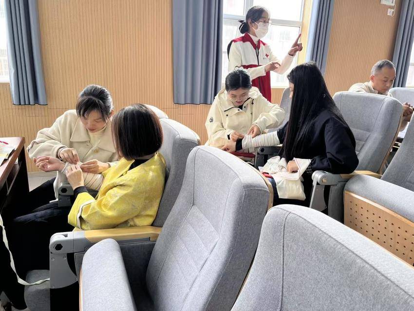 广水市开展初级救护员培训筑牢校园安全防线(2).docx