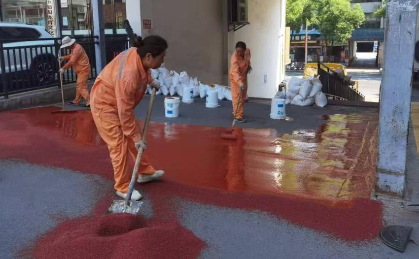 02 武当山街道办事处老营社区：7天攻克路面难题民生工程暖民心.docx