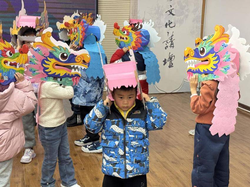 宜昌市图书馆快乐小屋《年年有鱼》绘本讲读报道.docx