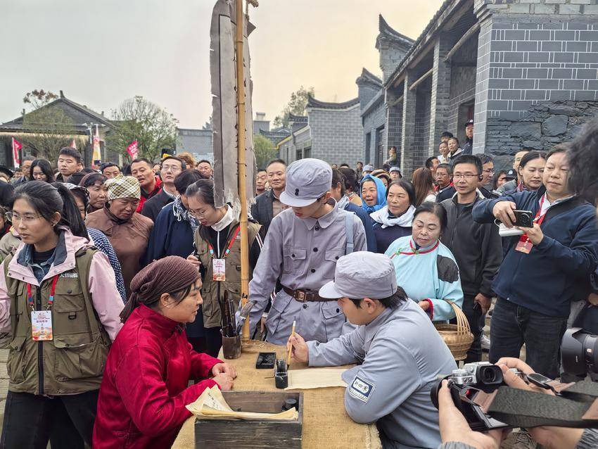 用好红色资源的大悟实践——记2025年湖北红色旅游季暨第三届“大别山上红旗飘”主题传播活动（图文）.docx