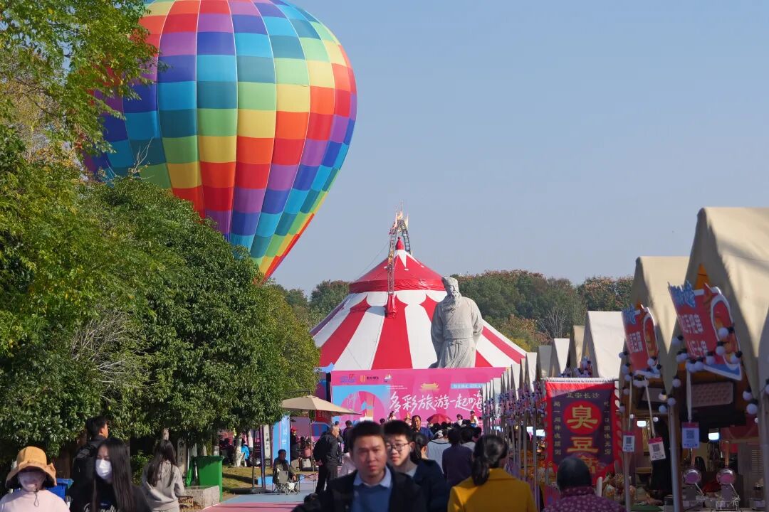 黄冈“捡秋”巧引客，小落叶书写文旅融合大文章.docx