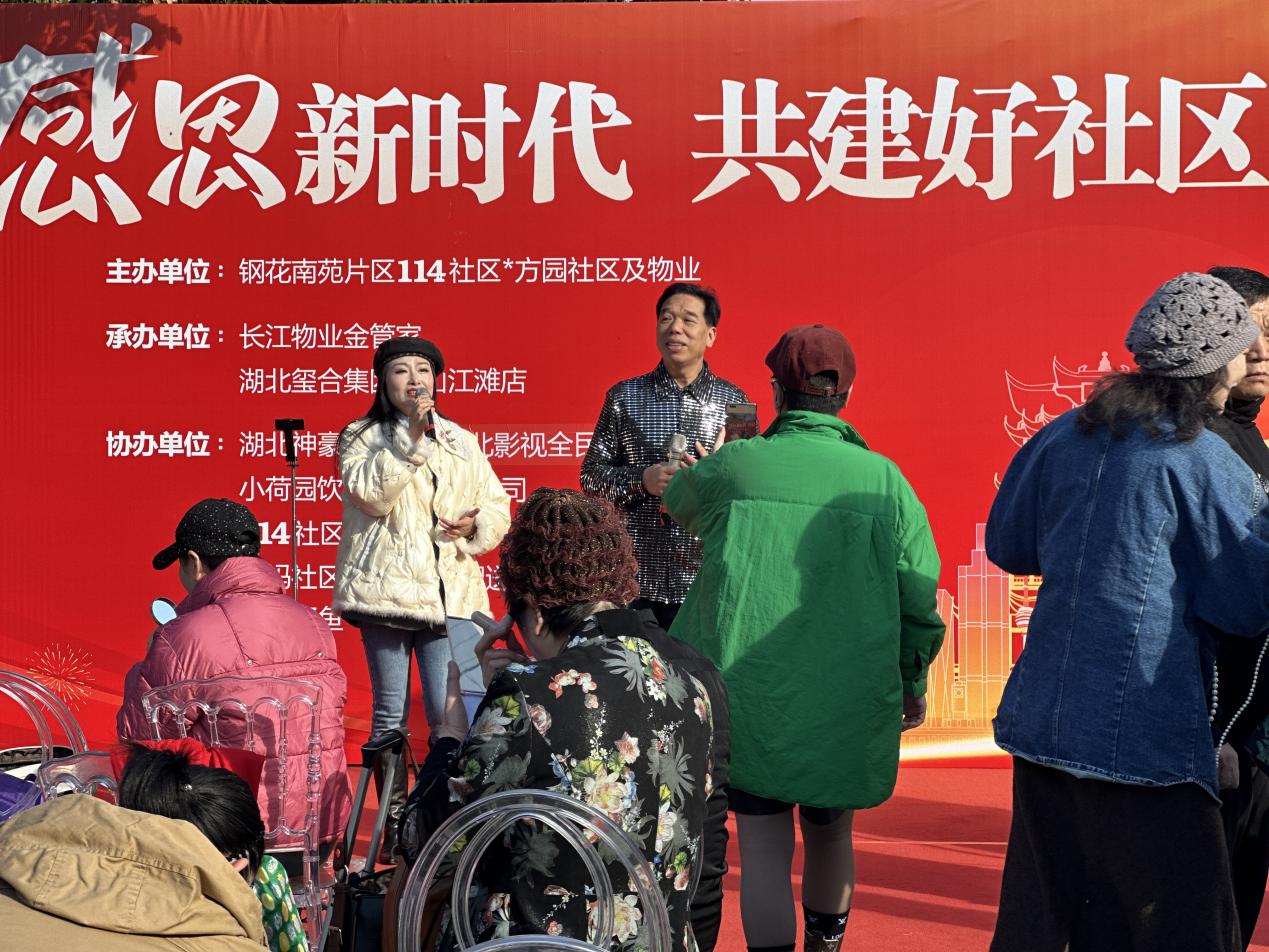 一碗肉圆子、一张全家福、一次家门口义诊，社区凝聚多元力量办实事.docx