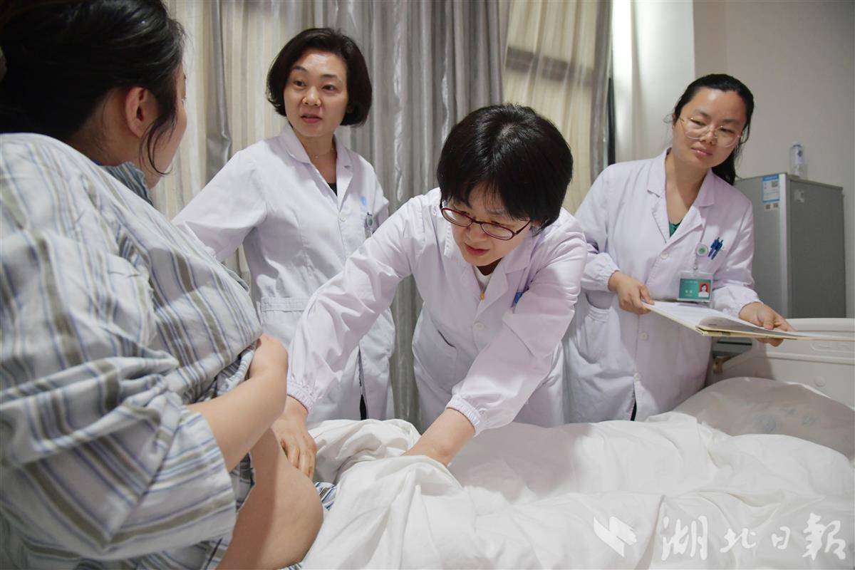 多学科团队为黎女士做评估检查