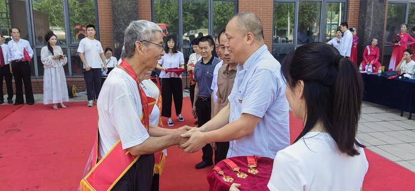 0701古镇党员同心向党迎“七一”.doc