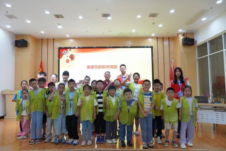 20250812万松街道青年社区“爱心托管班”：老同志主讲《不忘国耻铭记英雄》厚植家国情怀.docx