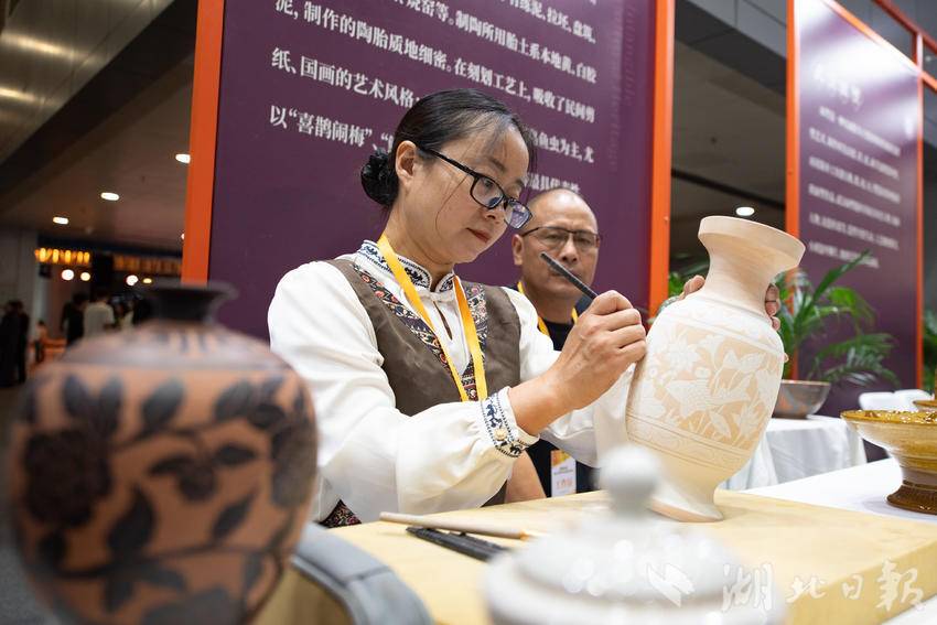 100个湖北非遗项目集中亮相武展 - 湖北日报新闻客户端