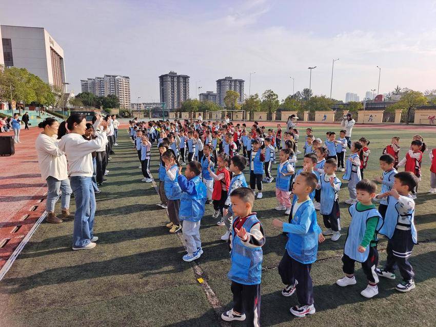 大班组亲子活动新闻稿.docx