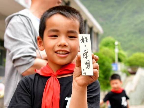 童心飞扬欢庆六一 幸福童年绽放初夏.docx