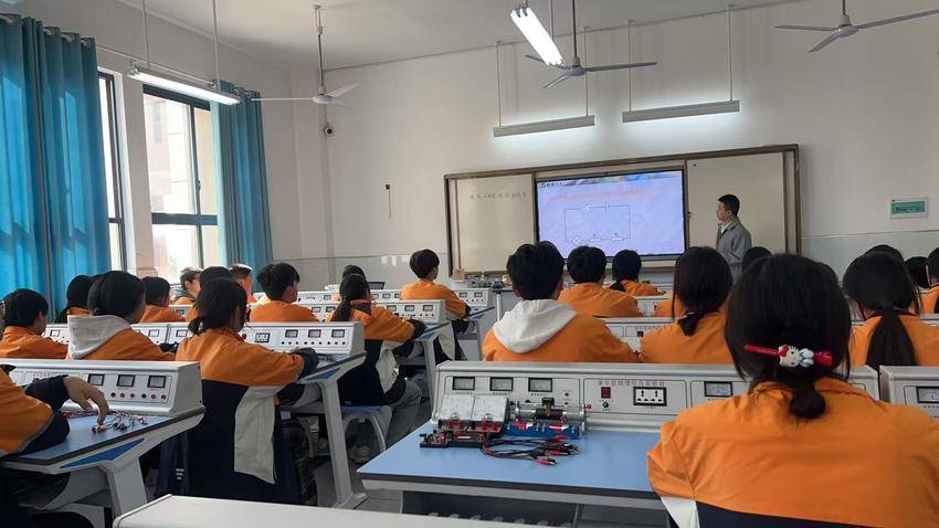 黄石大冶两校物理教师开展教学交流.docx