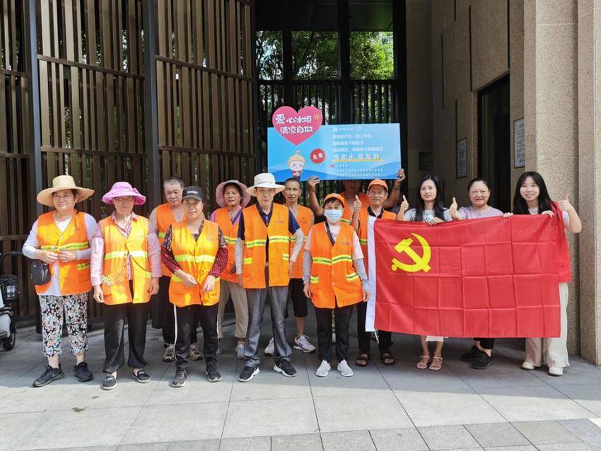 万松街道白松社区启动“爱心冰柜·暖新一夏”公益周，酷暑中传递清凉与关爱 - 湖北日报新闻客户端