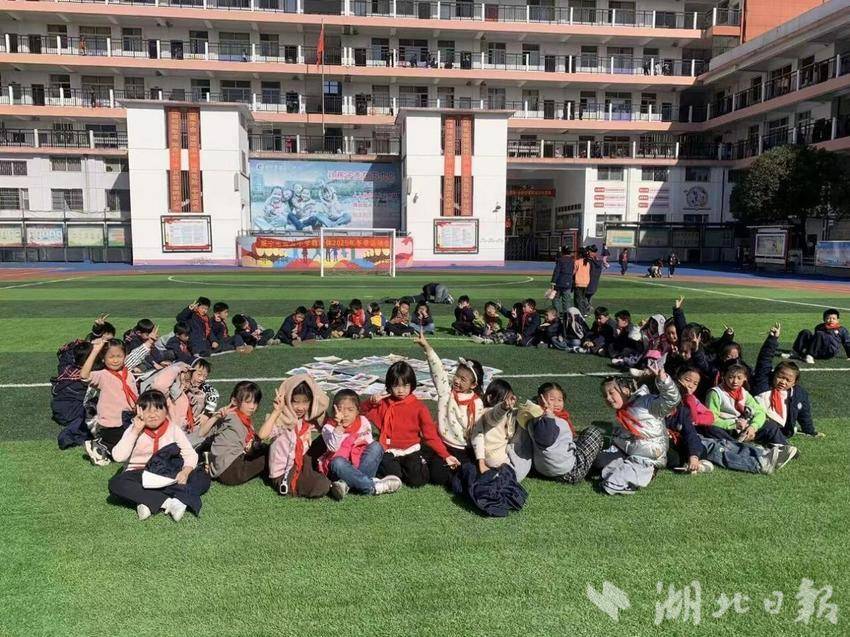 咸宁市第五小学“小导游”玩转校园.docx