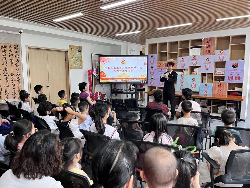 “传承红色基因，致敬铁血军魂”朗诵会主题活动.docx