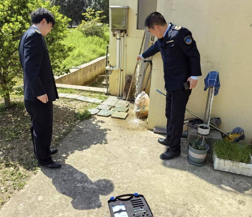 潜江市开展集中式供水专项检查 科技赋能筑牢饮水安全防线(2).docx