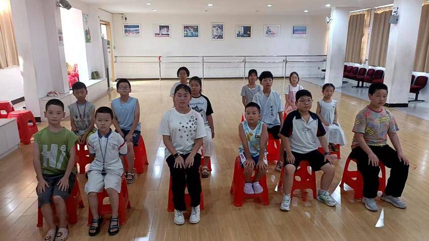 武当山文化馆暑期公益课受热捧 百余名孩童乐享艺术盛宴.docx