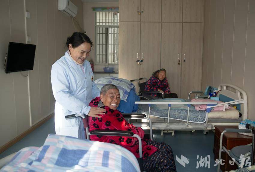 图片新闻：英山：打造“邹倩工作室”养老服务品牌(图文版）.doc