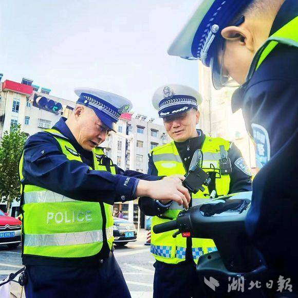 广水交警：站好“高峰岗”守护“平安线”