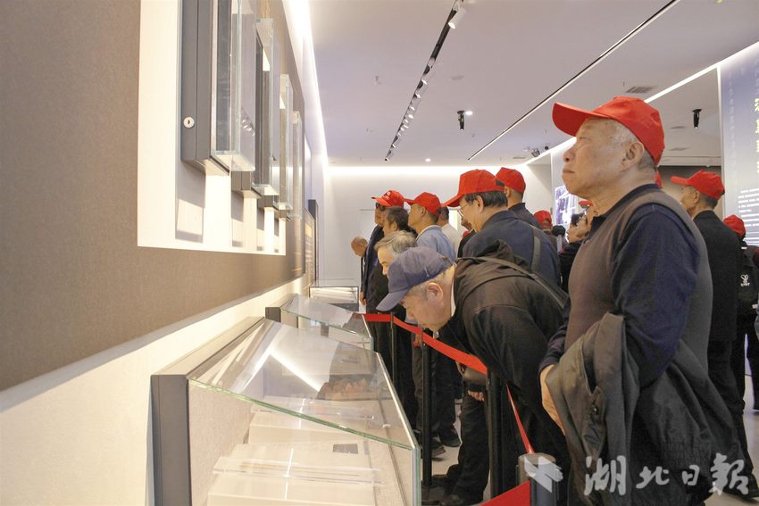 参观云梦祥山博物馆