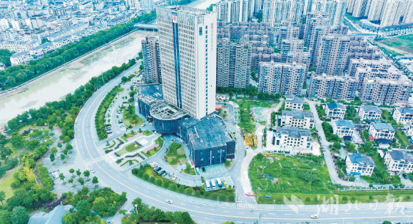 提升城市品质，打造宜居宜业园林县城。张启龙摄