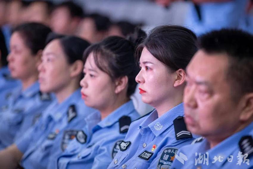 观众深受感动