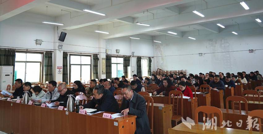 1_恩施市舞阳坝街道：召开城市管理专题会.docx