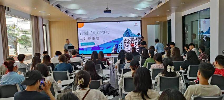 5.20 青年创业沙龙第一期鄂州职业大学沙龙.docx