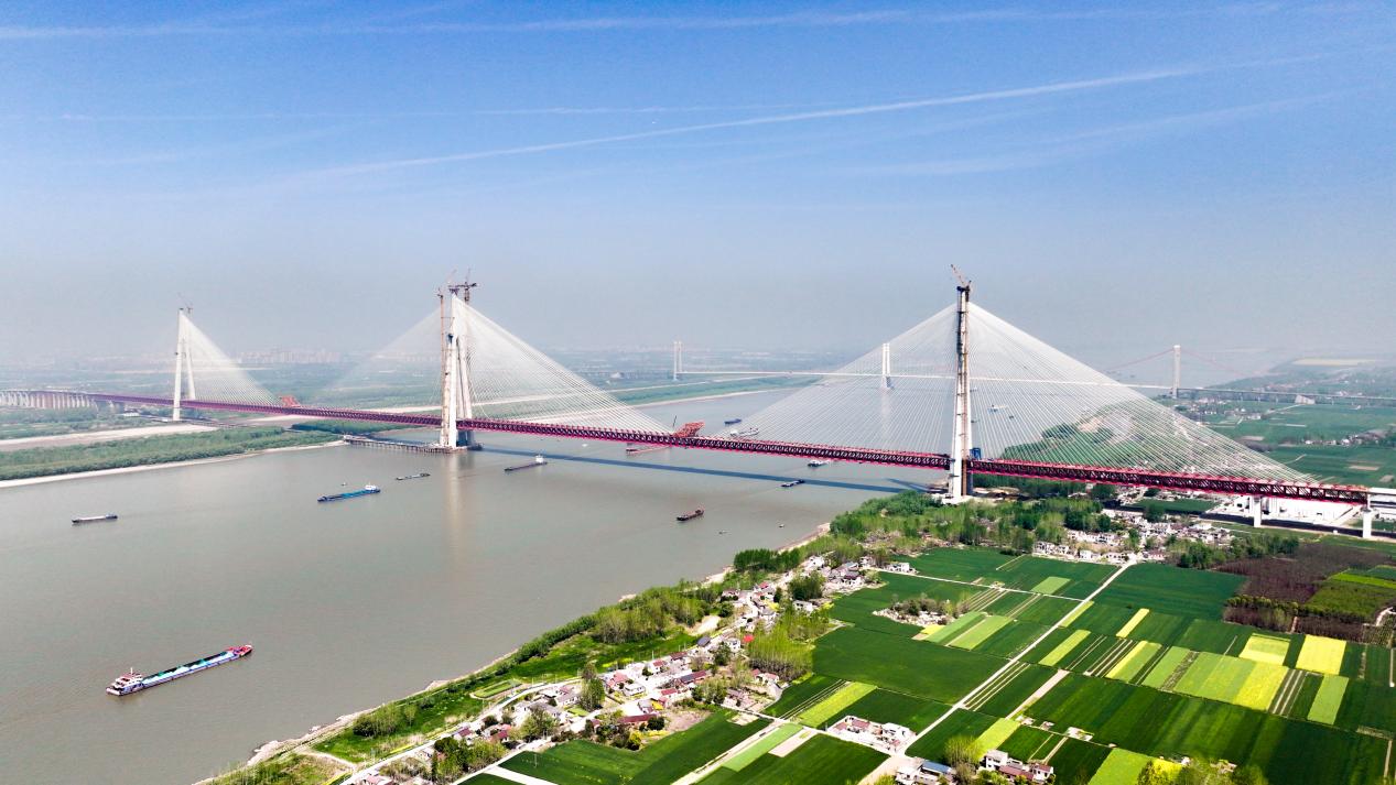 【交通强国】世界最大跨度三塔斜拉桥——马鞍山长江公铁大桥合龙.docx